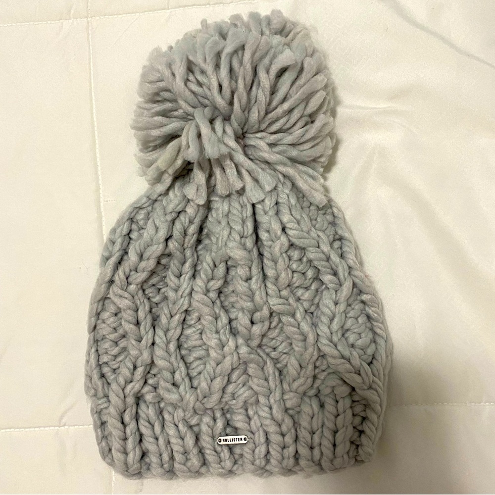 New Pom Pom Hollister hat